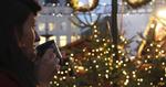 Få varmen. Glühwein skal være krydret og rumme både rødvin og rom. 