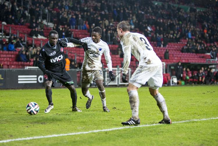 Omsinder. Danny Amankwaa (i midten) har tidligere i karrieren scoret to gange i pokalturneringen. Nu er han også på tavlen i Superligaen. 