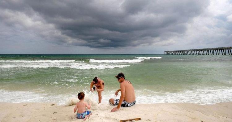 besparelse. Par rejser ofte forholdsvis billigere end enlige. Enlige skal søge lidt mere efter de bedste priser. Foto: Nick Tomecek/AP 