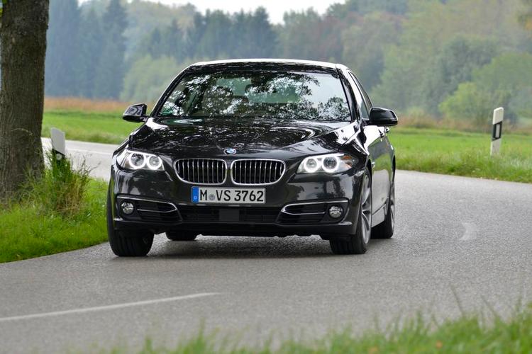 genvej. Måske rækker kontantbeholdnigen ikke til køb af en ny BMW 5-serie. Privatleasing kan i stedet være en mere overkommelig udskrivning. 