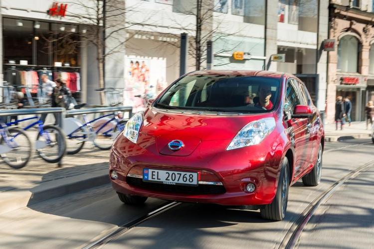prøveklud. Køb af en elbil kan forekomme risikabelt, da ingen kender brugtværdien. Men en Nissan Leaf kan minileases – helt ned til en måned. 