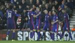 Målscorer. Manchester Uniteds Robin Van Persie fejrer sin scorin med holdkammerat Paddy McNair i kmapen mod Southampton. 