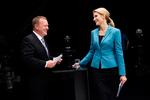 Skælmsk. De to blokkes statsministerkandidater sender hinanden et indforstået smil under en af de store tv-debatter forud for valget i september 2011. Dengang havde Lars Løkke Rasmussen (V) fordel af at kunne vælge datoen. 