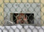 CIA-RAPPORT. USA's behandling af terrormistænkte sættes under lup i rapport fra Senatets efterretningsudvalg - og skaber allerede før sin offentliggørelse debat om indsatsen mod terror. Her ses en fange på Guantanamobasen. 