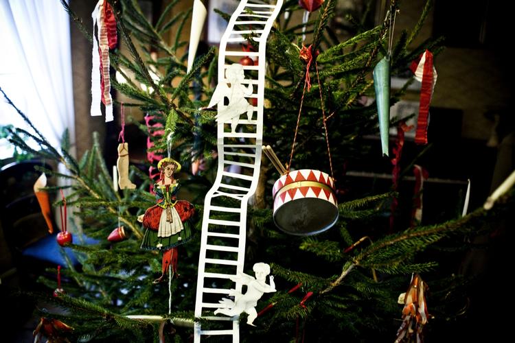 sparejul. Færre gaver under træet og mindre mad på julebordet. Flere melder, at 2014 bliver en sparejul i forhold til 2013. 