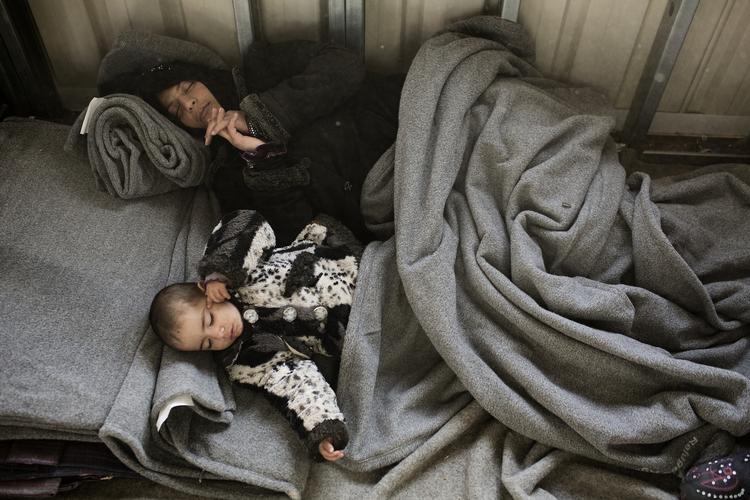 Kritik. Enlige syriske kvinder i flygtyningelejre risikerer voldtægt og livstruende overgreb i den tid, de venter på familiesammenføring med deres mand. 