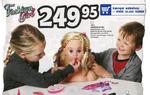 Nye og gamle roller. I kataloget fra Toys’R’Us leger pigen og drengen sammen med sminkehovedet. I reklamen fra henholdsvis Føtex og Bilka er rollefordelingen mere traditionel. Pigen støvsuger, og drengen leger med den store kran. 