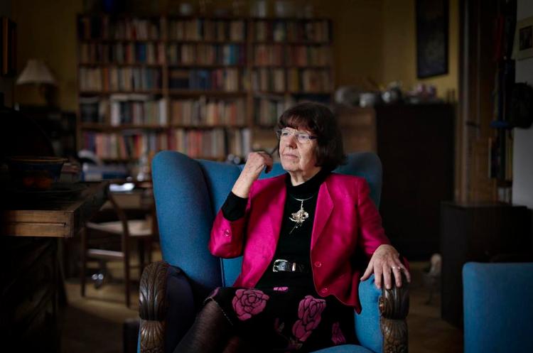 FYRET. May Olofsson har frist til i overmorgen til at svare på anklagerne om illoyalitet. »Jeg bliver behandlet, som om jeg er kriminel. Men jeg har bare gjort min faglige pligt og sagligt peget på konsekvenserne af nogle millionbesparelser«. 