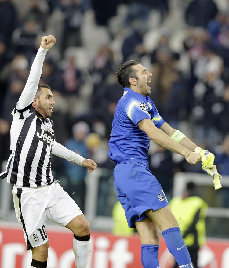 Jubel. Carlos Tevez (tv) og Gianluigi Buffon jubler efter 0-0 mod Atletico. Det var nok til at Juventus kom i 1/8-finalerne. 
