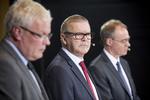 olieret. Direktøren for Nationalbanken, Lars Rohde, (i midten) mener, at det samlet set er positivt for dansk økonomi, at olieprisen er faldet kraftigt. 