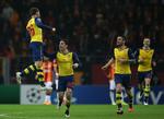 klassemål. Aaron Ramsey (tv) hopper højt af glæde over en scoring for Arsenal mod Galatasaray. 