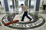 CIA. Menneskerettighedsorganisationer er størkt kritiske over for, at Bush-administrationen ifølge den offentliggjorte tortur-rapport brugte adskillige forskellige torturmetoder i jagten på informationer og tilståelser i kølvandet på terrorangrebet 11. september 2001. 