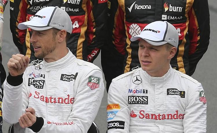 Inde/ude. Button (tv) eller Magnussen komemr til at sidde tilbage med sorteper. 