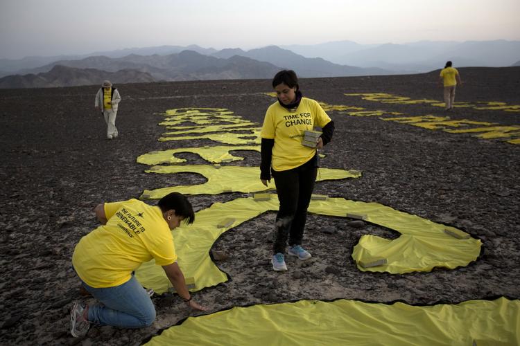 AKTION. Miljøorganisationen Greenpeace vil ikke undskylde metoden, de brugte under aktionen i Peru 