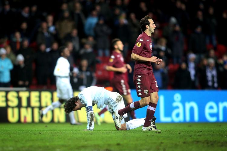 sammenbrud. FCK skulle prise sig lykkelig for, at Torino ikke gik efter en større sejr, da to FCK'ere var udvist, og defensiven slingrede. 
