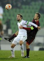 videre. Et middelmådigt Rio Ave-mandskab havde mere end godt fat i et meget ringe AaB-hold i kampen i Portugal. 