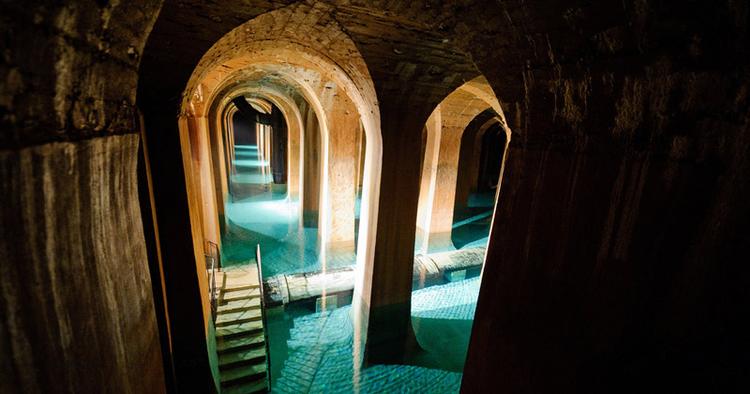 RESERVOIR. Når pariserne åbner for vandhanen, sænkes vandstanden i et af de fem store vandreservoirer, der ligger under byens overflade. 