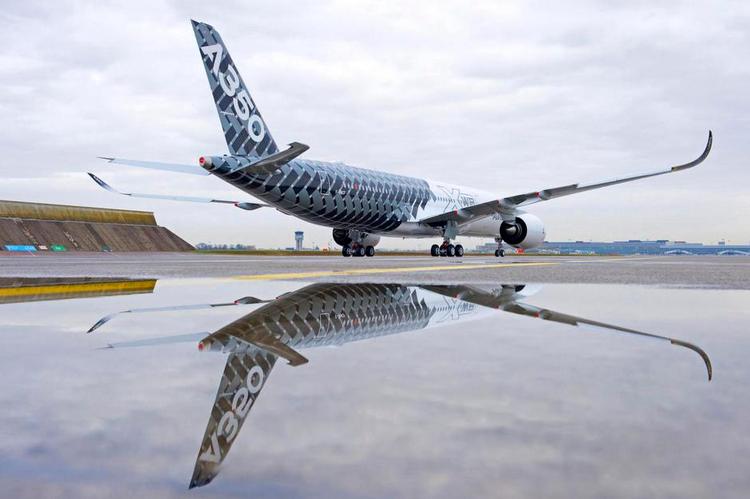 Forsinket. Det første Airbus A350-fly skulle nu have været på vej til flyselskabet Qatar. Af uvisse årsager er det dog forsinket. 