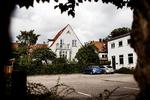 Frederiksberg. Skat har nedskrevet værdien af villaer og opskrevet værdien af de grunde, de ligger på. Det har betydning for grundskylden og har ikke mindst ramt husejerne på Frederiksberg hårdt. 