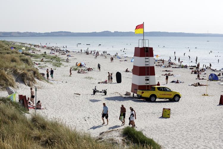 Sommer. Der var lagt op til, at det skulle koste at parkere ved fx. strande. Men nu droppes forslaget. 