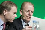udfordret. Carlsbergs topchef, Jørgen Buhl Rasmussen (th.), erkender, at Ruslands økonomiske problemer kan ramme bryggeriet. Blandt andet strategien om at få russerne til at købe dyrere øl. 