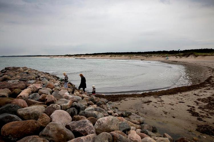 betaling. Fra næste sommer kan det komme til at koste, hvis man vil parkere sin bil 19 steder i den danske natur, bl.a. ved Liseleje strand. 