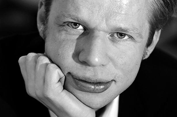 34. Clement Kjærsgaard. Født 1975. Studievært og redaktør. (18) 