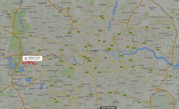 FLYTRAFIK. Et screendump fra planefinder.net viser et nærmest tomt britisk luftrum klokken 16.10 lokal tid. 