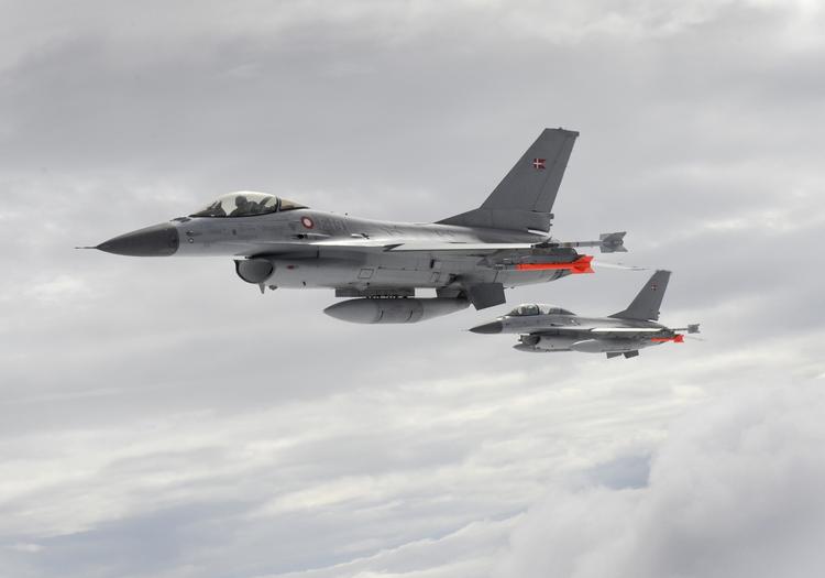 AFVÆRGEBEREDSKAB. Danske F-16-fly måtte gå på vingerne for at sende Rusland signalet: 'Hertil og ikke længere', da russisk militærfly nærmede sig. 