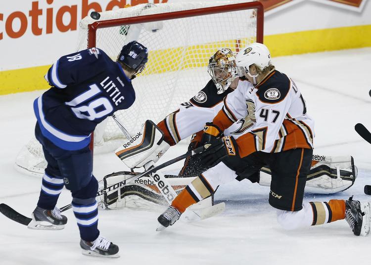 NÆSTBEDST. De mange redninger gjorde målmanden Frederik Andersen til Anaheims næstbedste i kampen mod Winnipeg. 