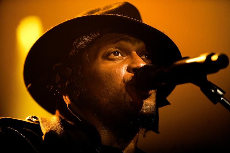 COMEBACK. 'Black Messiah' er blot D'Angelos tredje album i karrerien, der begyndte i 1995. Den 40-årige soulstjerne har kæmpet i mange år  med alkoholisme og stofproblemer. 