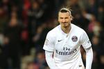 GRIMASSE. Zlatan Ibrahimovic formåede ikke at udligne til 1-1 på sin store mulighed, som den danske Guingamp-målmand Jonas Lössl flot klarede. 