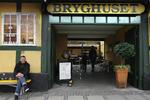 Attraktion. Prisen for færgen til Bornholm bliver i fremtiden billgere.  Det er et led i at tiltrække flere til Bornholm. På billedet er Svanke Bryghus. 