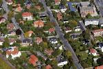 Billigere. I nogle af hovedstadens mest attraktive villakvarterer som dette ved Svanemøllen og i Gentofte slipper grundejerne billigere i grundskyld end ejeren af et hus til to millioner i Brønshøj. Arkivfoto: Thomas Wilmann 