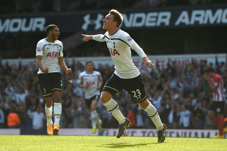 roser. Christian Eriksen kopierede sin bedrift fra kampen mod Hull, da danskeren afgjorde matchen mod Swansea med en scoring i de sidste minutter af opgøret. 