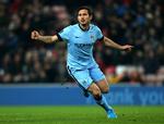 veteran. Frank Lampard har foretaget skiftet fra Chelsea til Manchester City, som kæmper om mesterskabet mod hinanden, med stor professionalisme. 