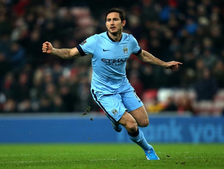 veteran. Frank Lampard har foretaget skiftet fra Chelsea til Manchester City, som kæmper om mesterskabet mod hinanden, med stor professionalisme. 