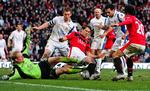 indkøbsforbud. Leeds United - her med danske Casper Ankergren (tv) på mål - i en FA Cup-kamp mod Manchester United. 