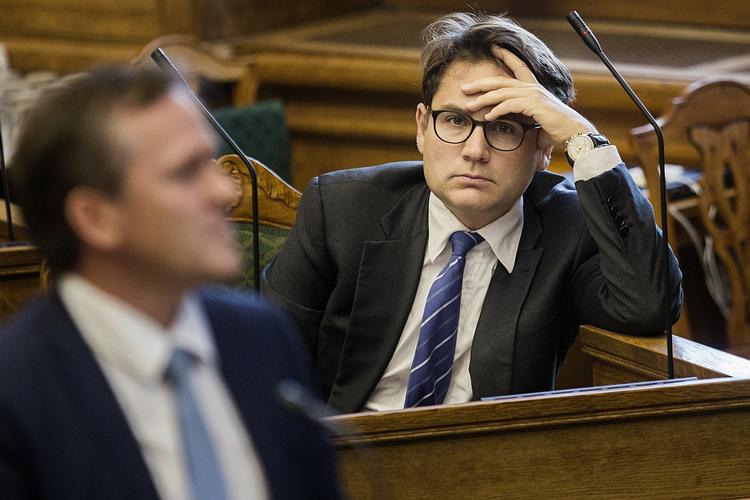 Ordfører. Brian Mikkelsen er en af de borgerlige politikere, der har kritiseret regeringens pensionsfinte men som nu stemmer for den alligevel. 