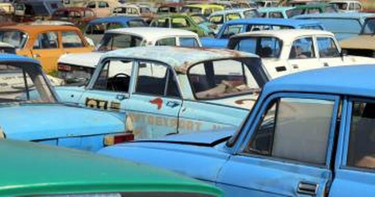 Bilkirkegård. Volga, ZAZ og Isj-Kombi. Det er muligvis ikke lige så velklingende navne som Toyota, BMW og Audi. KNap 300 km. fra Moskva udstilles en række gamle Sovjet-biler. 