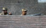 TERRORANGREB. Pakistanske soldater ved den skole i Peshawar, talebanere indtog og myrdede løs i. 