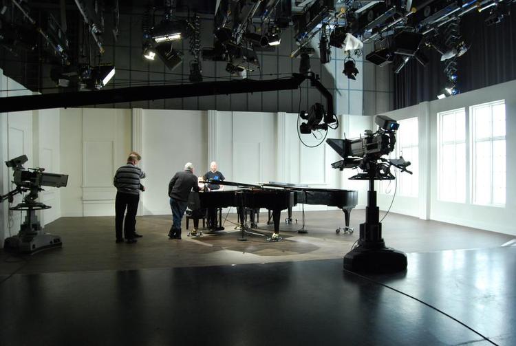 Beskåret? Den islandske statsradiofoni står over for store nedskæringer, når en ny finanslov går igennem, siger en enig bestyrelse. Men regeringen nægter at der skulle være tale om nedskæringer, og siger tværtimod, at stationen får flere penge. Foto: RUV 