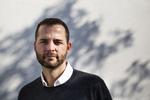 »Der er forskel på at være individuel forfulgt og være en del af en større masse af krigsflygtninge, hvoraf nogen når op til os. Men det kan ikke nytte noget, at vi for krigsflygtningene tager det udgangspunkt, at vi ikke behøver at lave et fuldt integrationsprogram, fordi de nok skal hjem igen. Det er der ikke udsigt til«, siger Morten Østergaard. 
