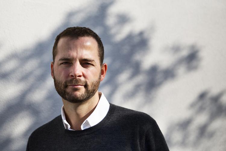 »Der er forskel på at være individuel forfulgt og være en del af en større masse af krigsflygtninge, hvoraf nogen når op til os. Men det kan ikke nytte noget, at vi for krigsflygtningene tager det udgangspunkt, at vi ikke behøver at lave et fuldt integrationsprogram, fordi de nok skal hjem igen. Det er der ikke udsigt til«, siger Morten Østergaard. 