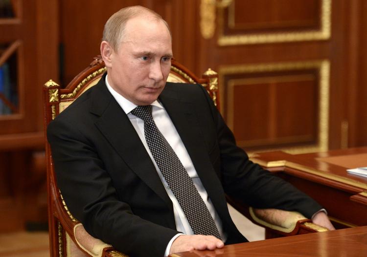 Populær. Putins popularitet blandt russerne bygger delvis på, at han sikrer velstand og stabilitet og ikke mindst holder prisen på vodka i ro. 