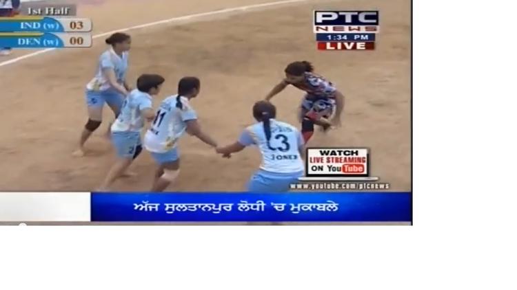 stjerne. Mille Freya Pedersen (th) er blevet en stjerne i kabaddi, hvor danskeren som raider skal angribe modstandernes stopper-kæde. 