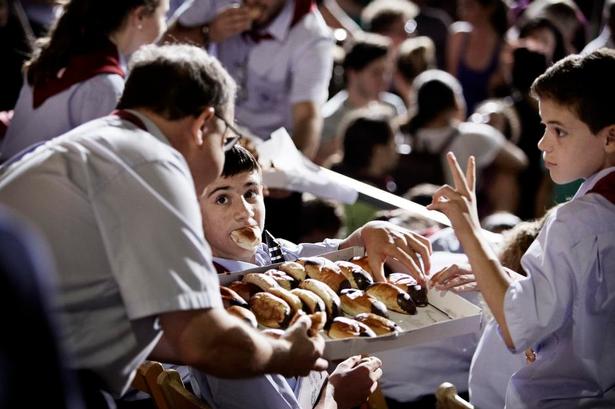 Familier tage del i løjerne. Foto: Tine Harden 