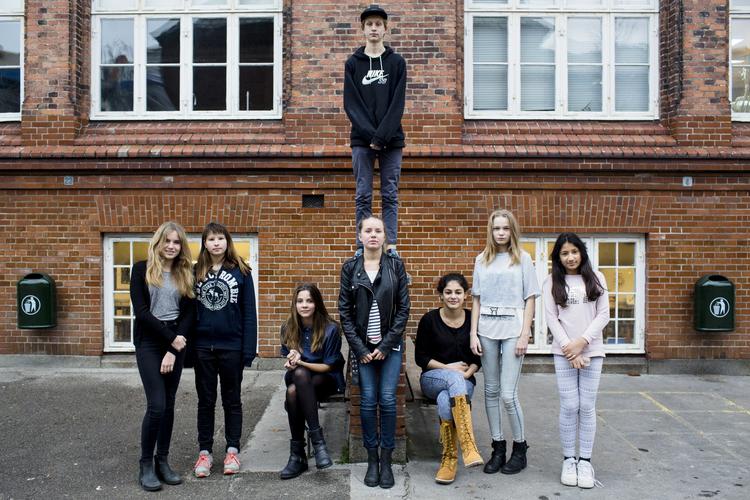 Voxpop. Otte 13-årige elever fortæller om deres syn på at efterlade spor på internettet. Over halvdelen er ikke opmærksomme på, at det kan have konsekvenser. 