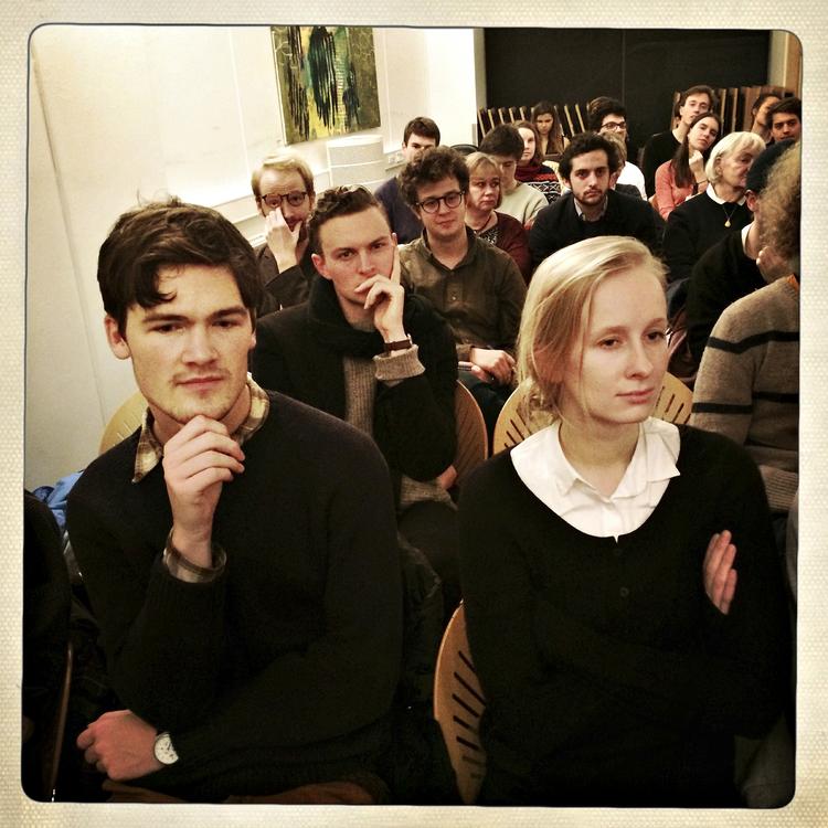 Opmærksomhed. Tilhørerne fulgte med, mens paneldeltagerne nåede frem til sine ikke videre opløftende konklusioner. 