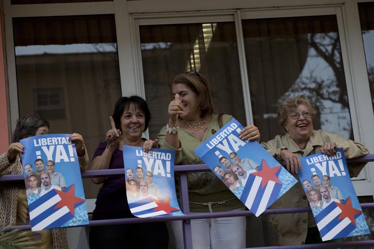 Fejring. I Havana var der jubel over, at den genetablerede dialog med USA betød, at tre cubanere, der længe har siddet fængslet i Florida, nu bliver frigivet som en del af en fangeudvekslingsaftale. 